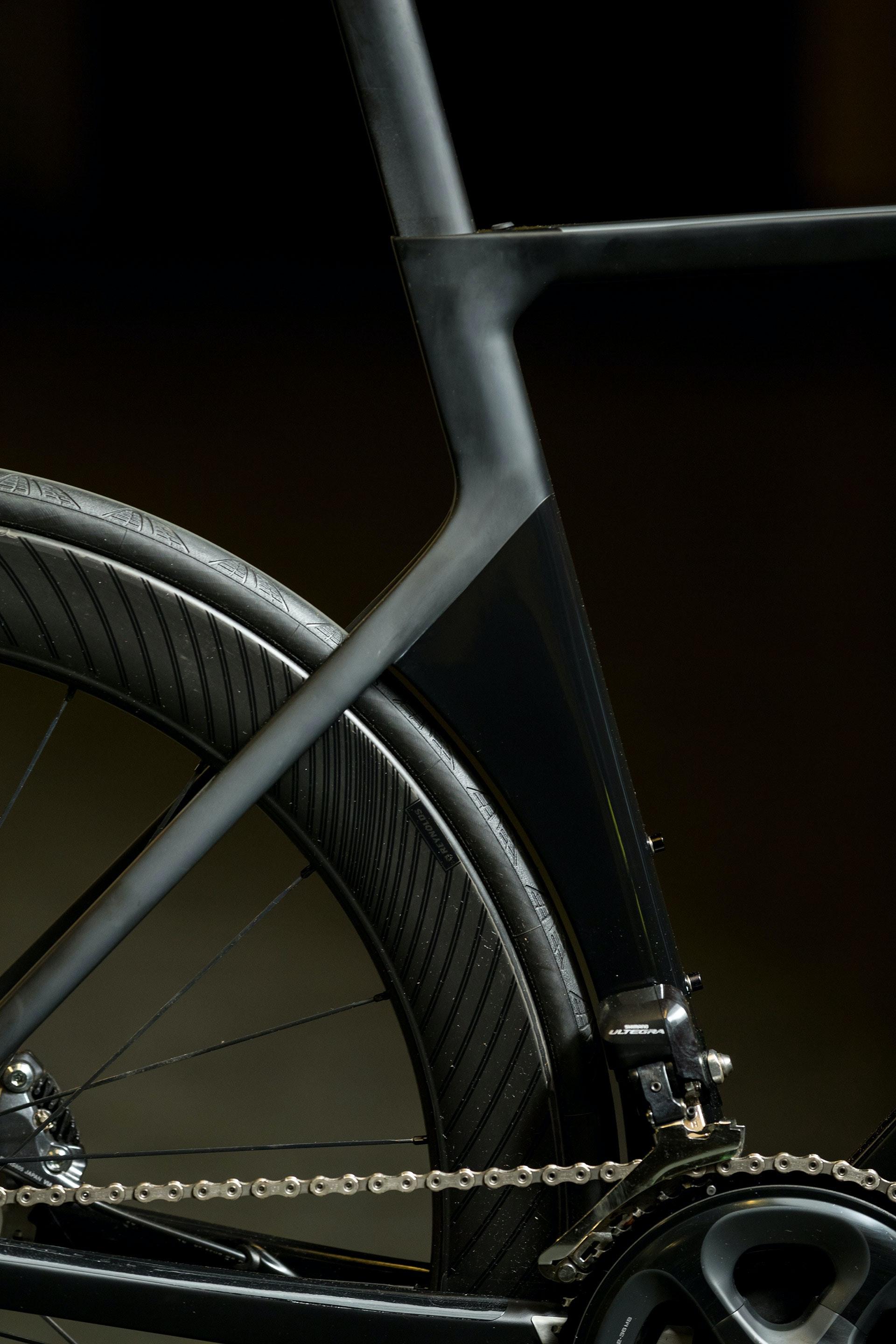 1920x2880 Canyon Aeroad CF SLX Disc 8.0 Di2 road bike