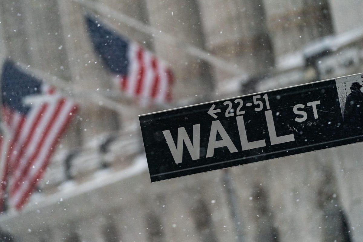 1200x801 Stocks This Week: Buy Juniper Networks And M&T Bank