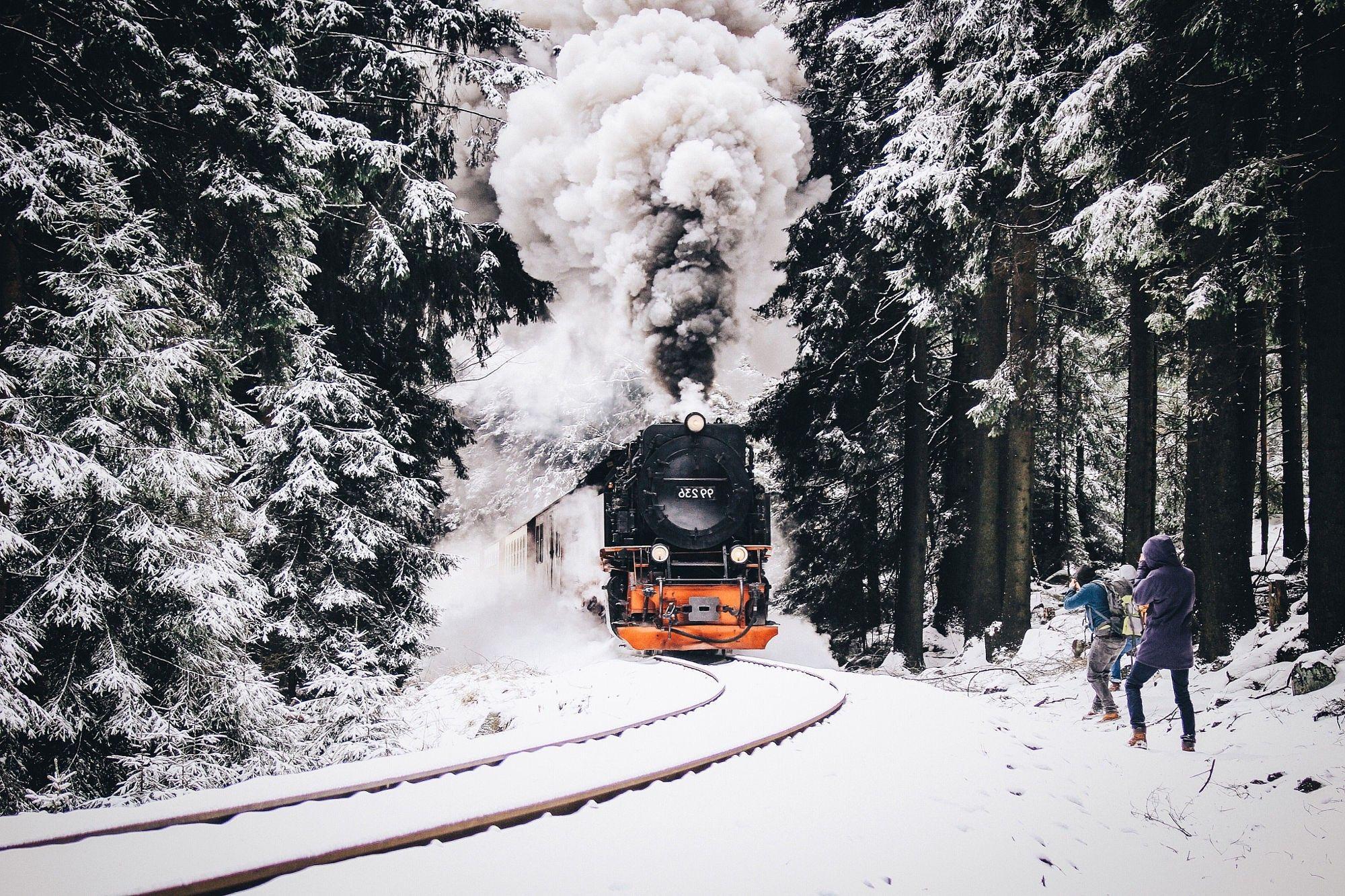 2000x1333 Winter Snow Train Wallpaper