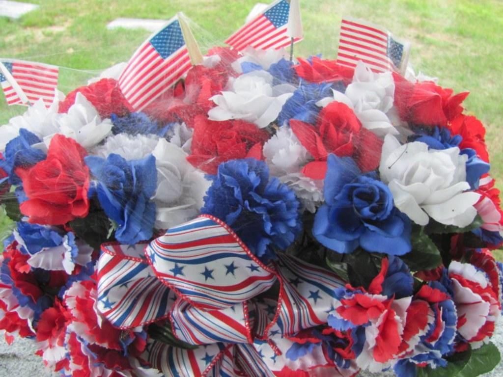 1024x768 Red, White and Blue Bouquet. To all the men and women that h