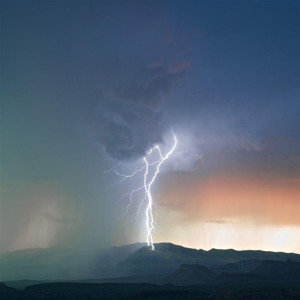 1024x1024 Mountain Struck By Lightning iPad Air Wallpaper
