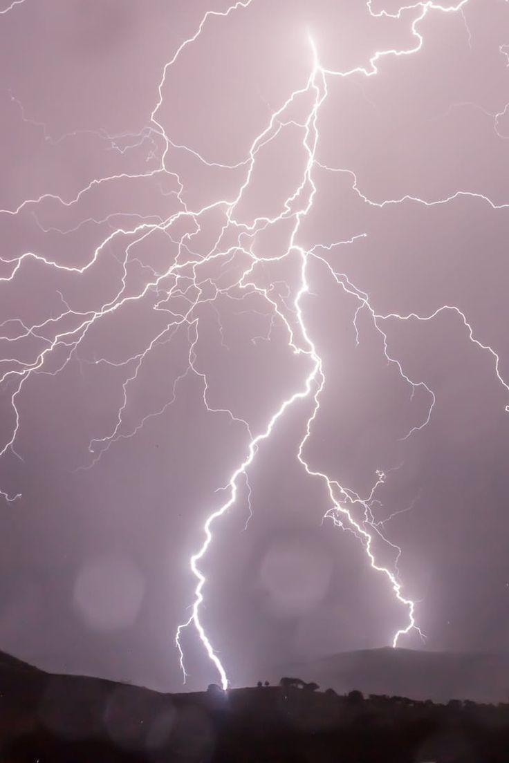 736x1104 White Lightning Heating Mountain. Lightning photography, Lightning image, Lightning strikes