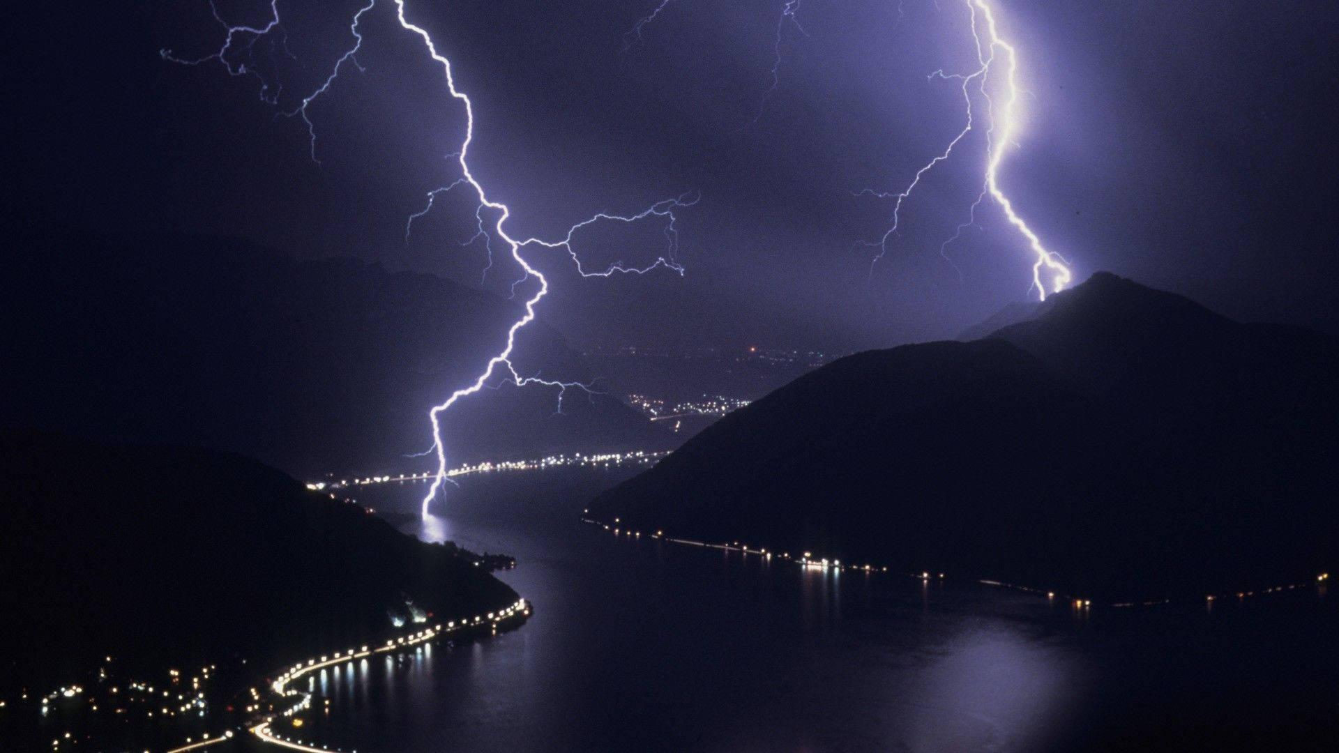 1920x1080 Download Lightning In Mountain And Sea Wallpaper