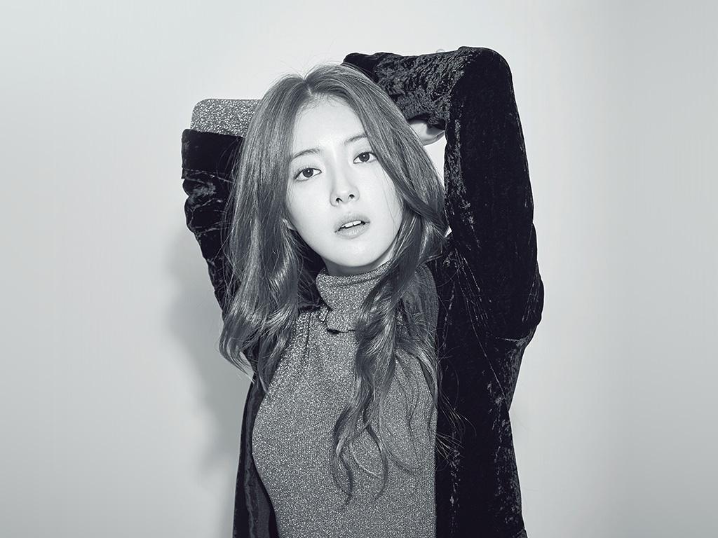 1024x768 Girl Bw Leeseyoung Actress Kpop Korean Wallpaper
