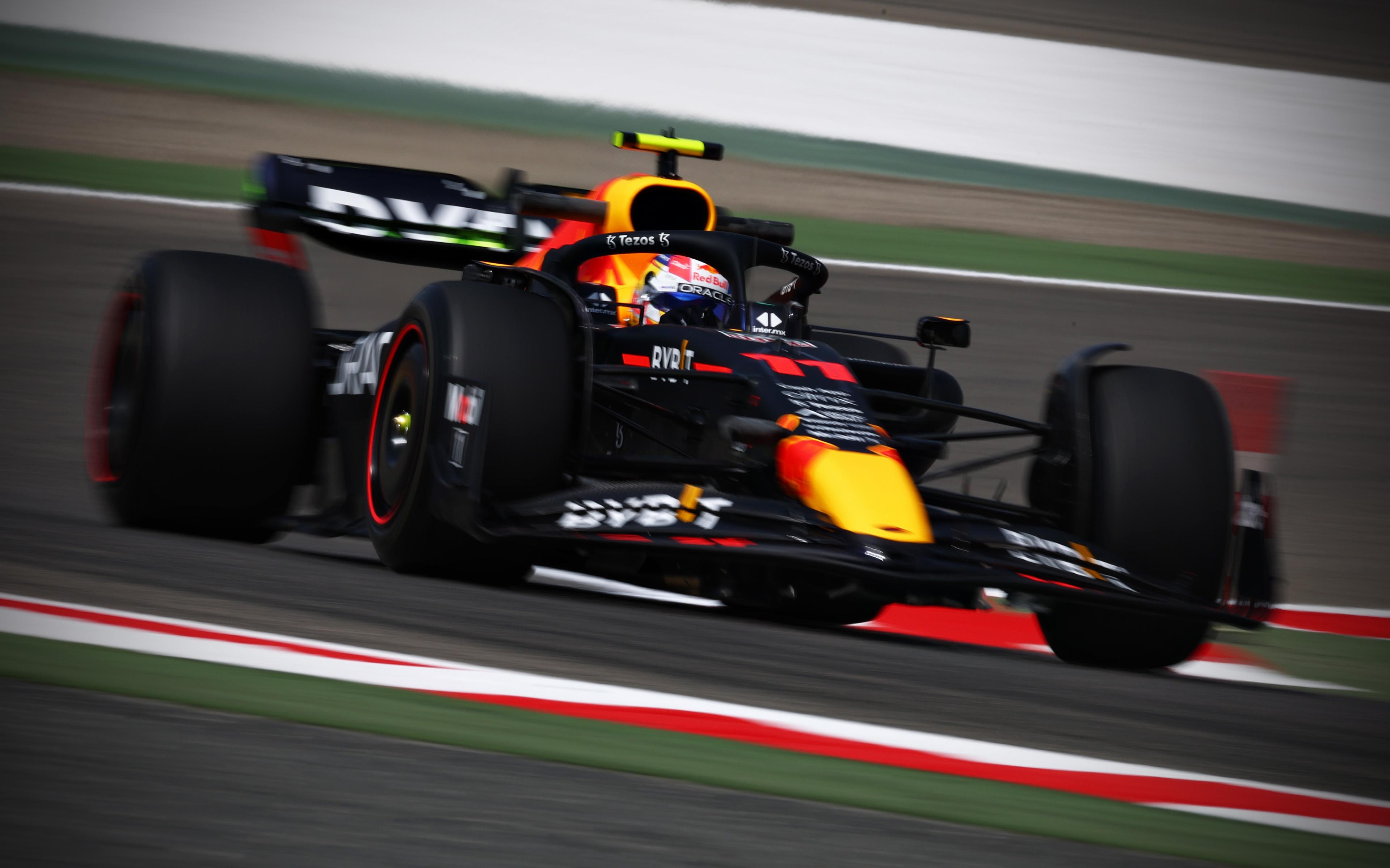 3840x2400 Download wallpaper Sergio Perez, 4k, raceway, Red Bull Racing RB 2022 F1 cars, Formula Red Bull Racing RB18 on track, new RB Oracle Red Bull Racing, F Red Bull Racing
