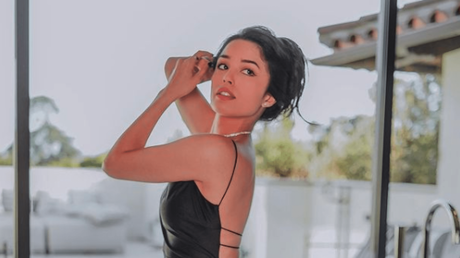 1600x900 How Tall is Valkyrae? Valkyrae's Height, Confirmed