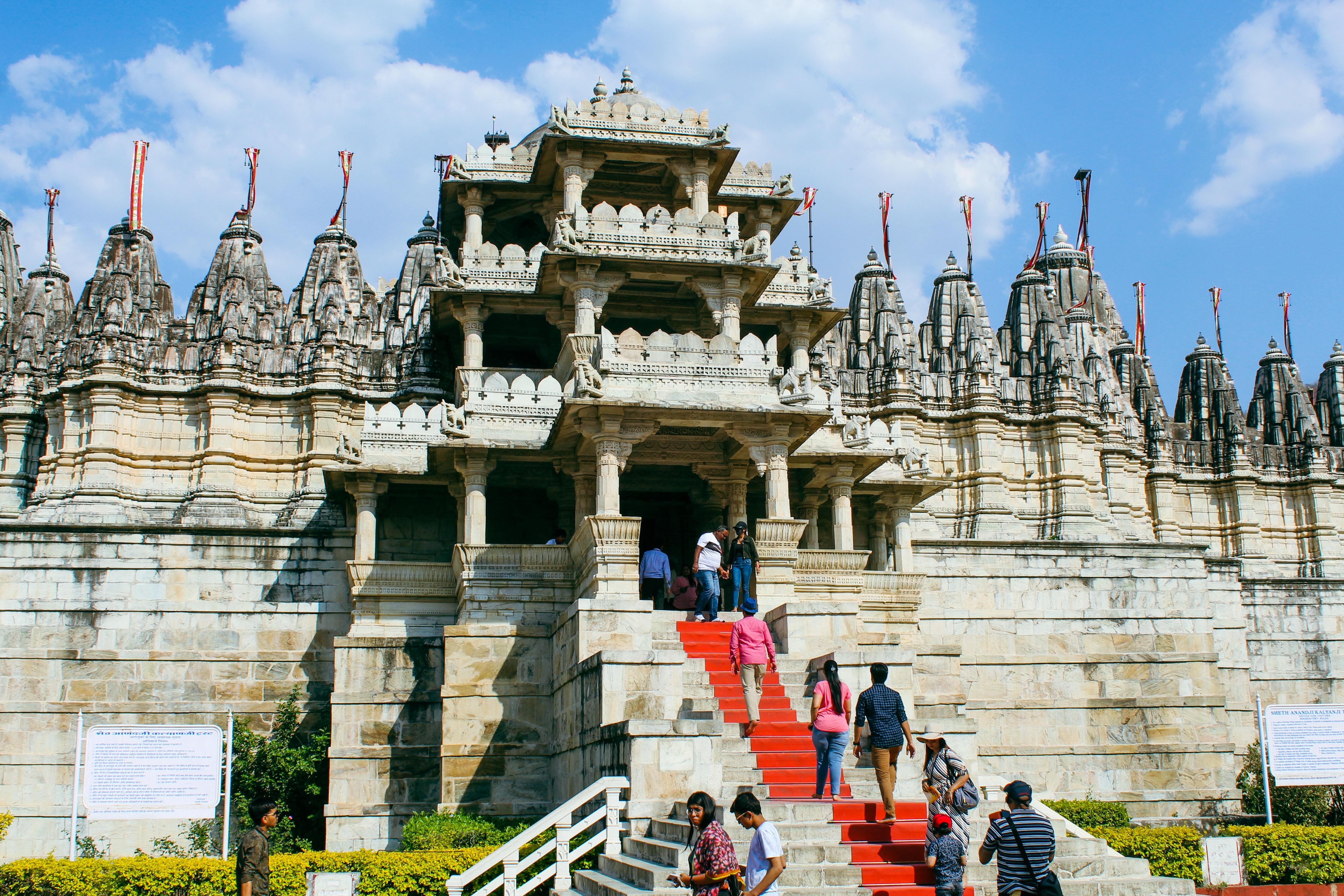 5154x3436 People at the Ranakpur Jain Temple · Free