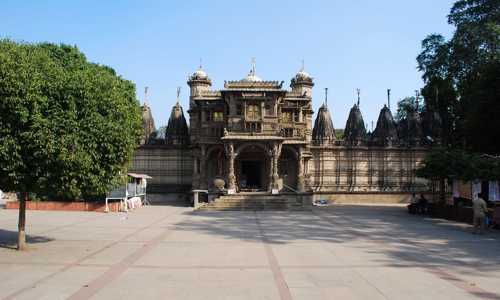 2084x1250 hutheesing jain temple Photo & Articles