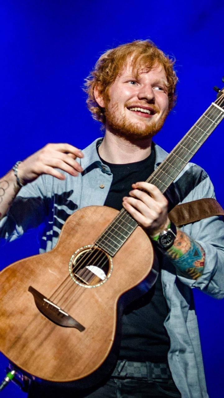 720x1280 Download Ed Sheeran Smiling Wallpaper