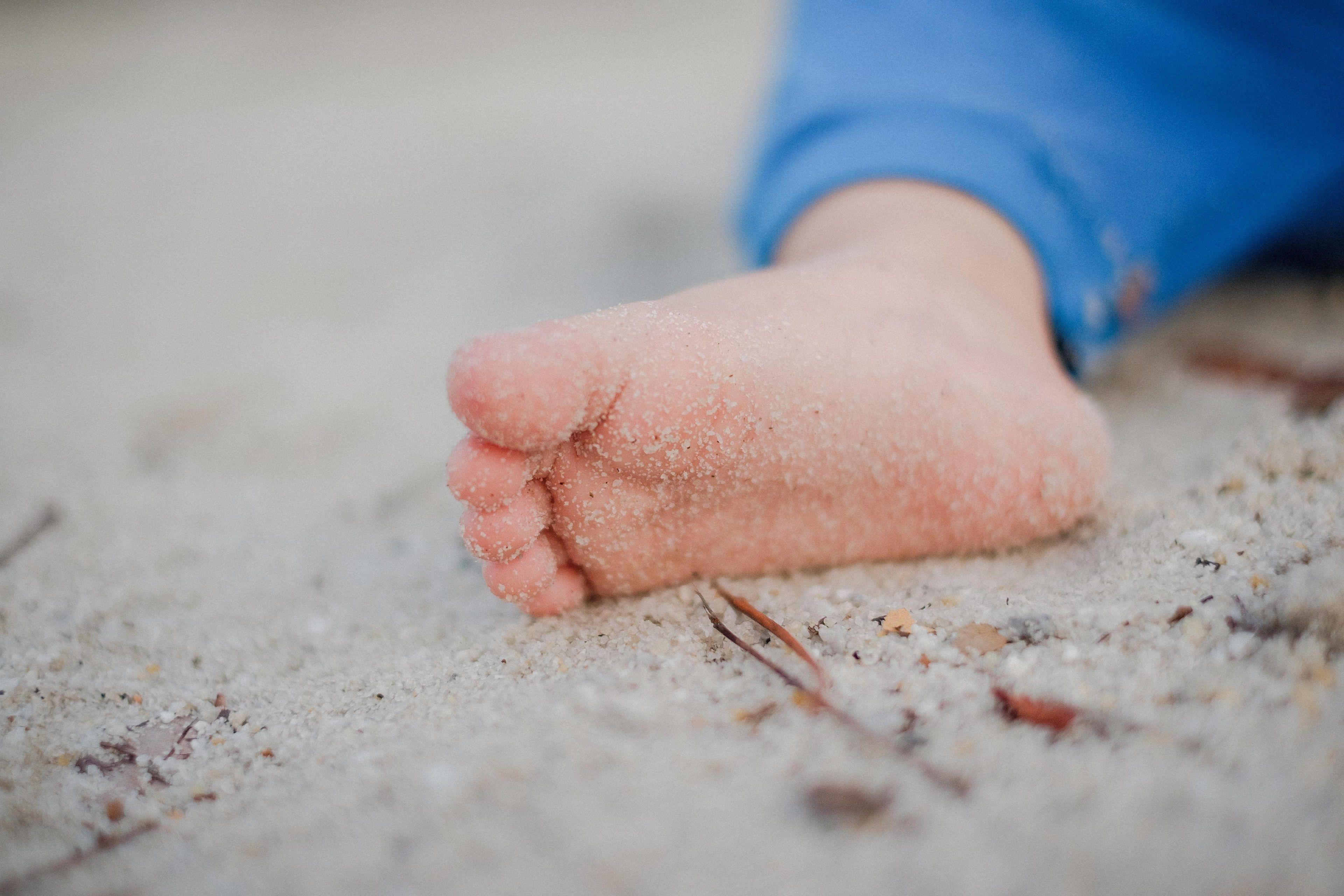 3840x2560 baby sand child and kid HD 4k wallpaper and background
