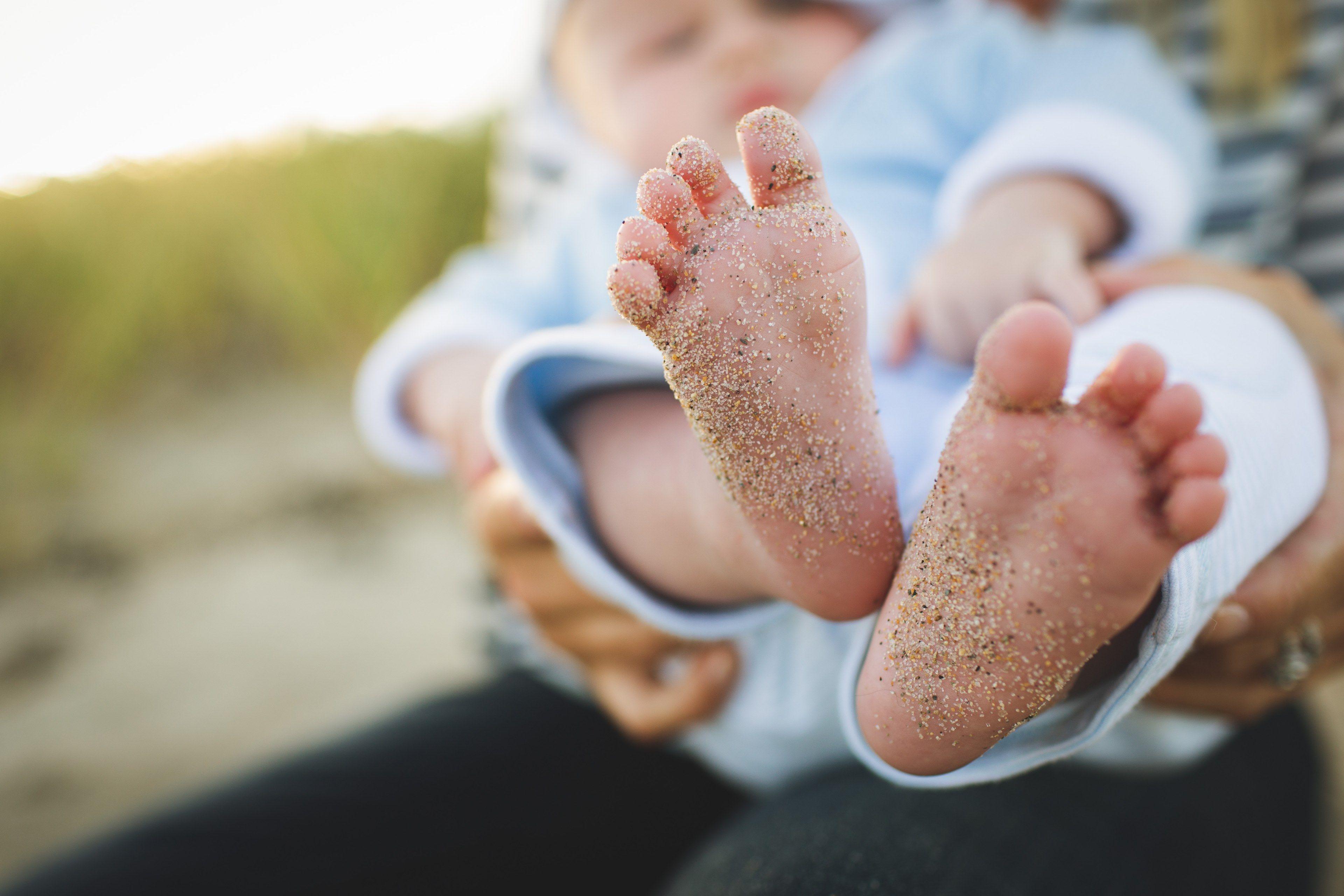 3840x2560 baby feet child and kid HD 4k wallpaper and background