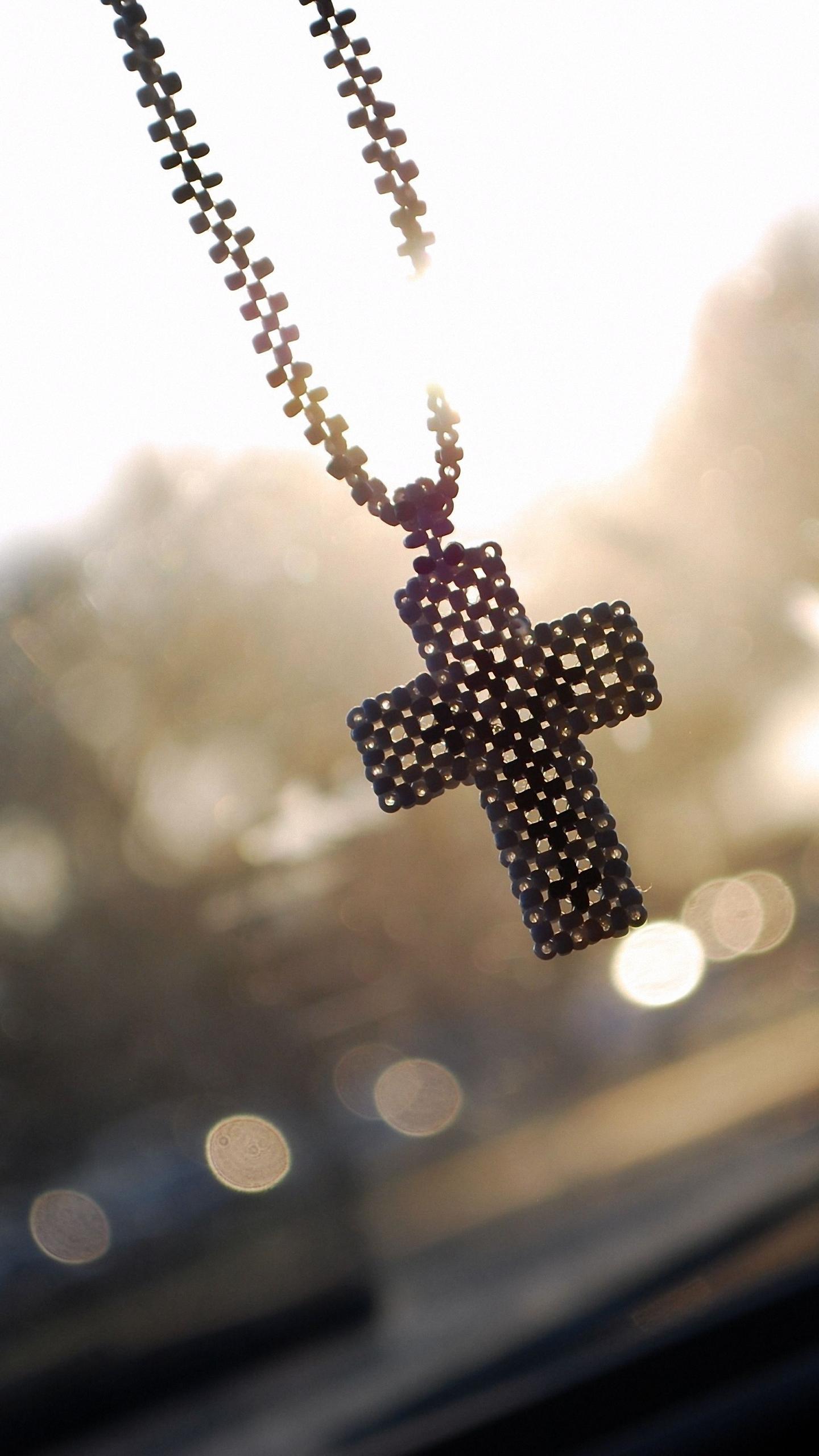 1440x2560 Cross Necklace Wallpaper