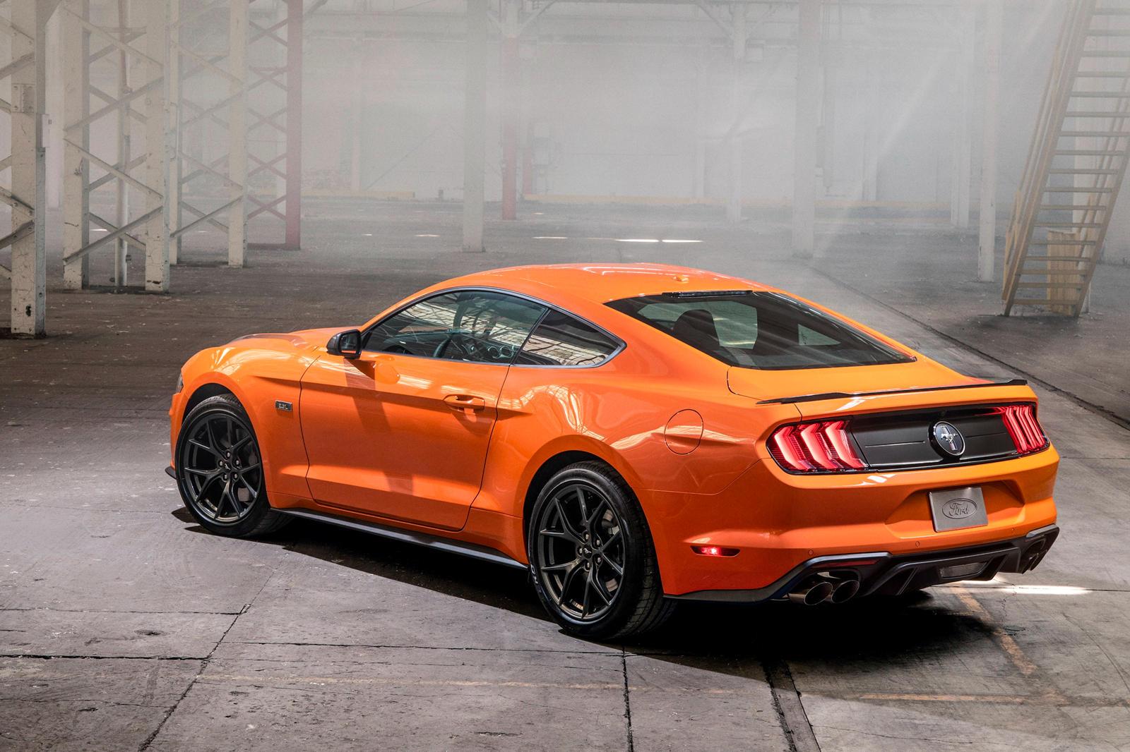 1600x1066 Ford Mustang Coupe Exterior Dimensions: Colors Options & Accessories