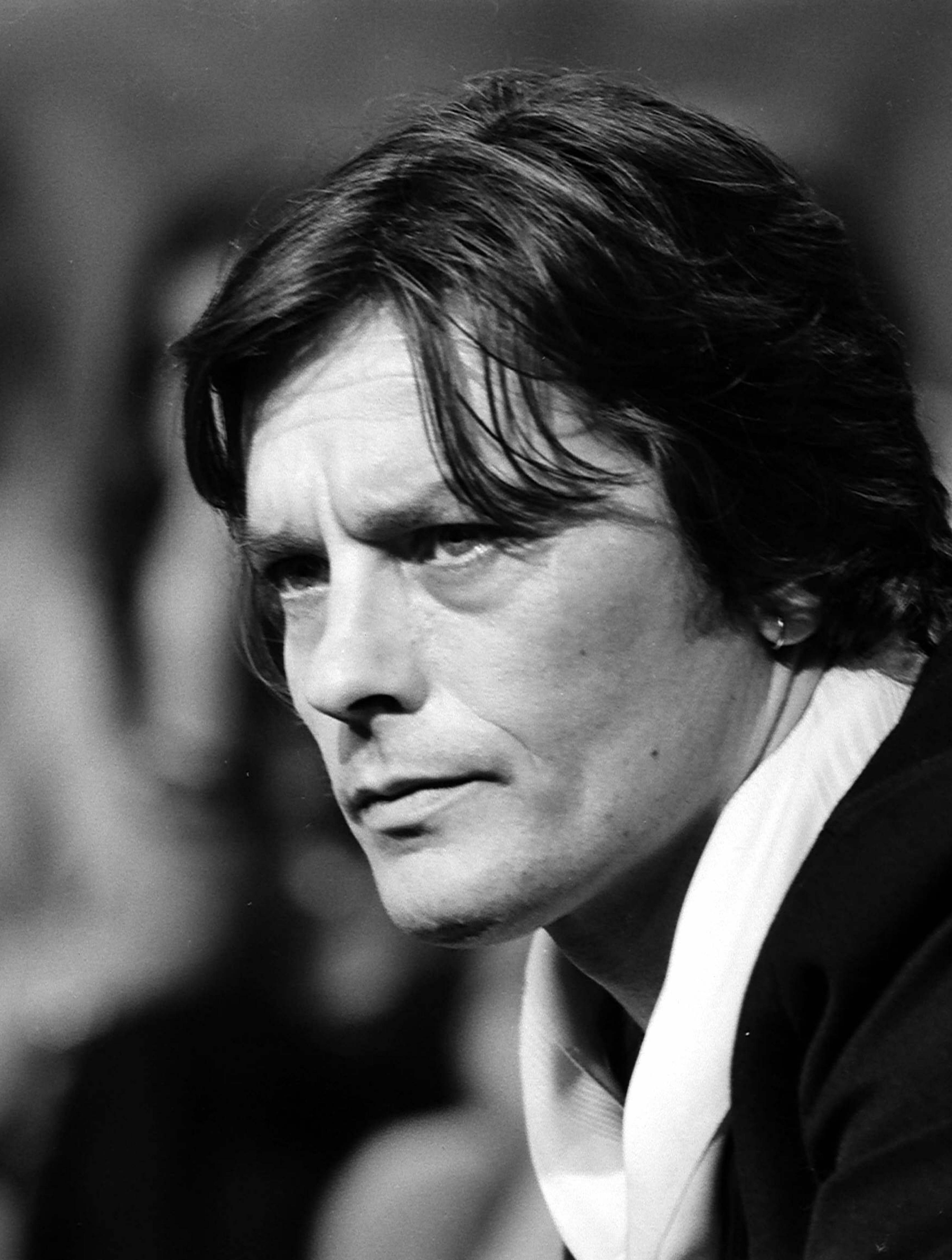 Alain Delon Wallpapers - Top Free Alain Delon Backgrounds - WallpaperAccess