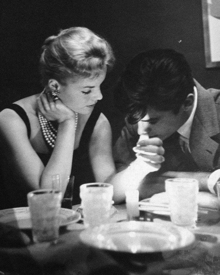 846x1057 Romy Schneider & Alain Delon on Instagram: “Paris, 1958.”. Роми шнайдер, Винтажный роман, Романтические фото