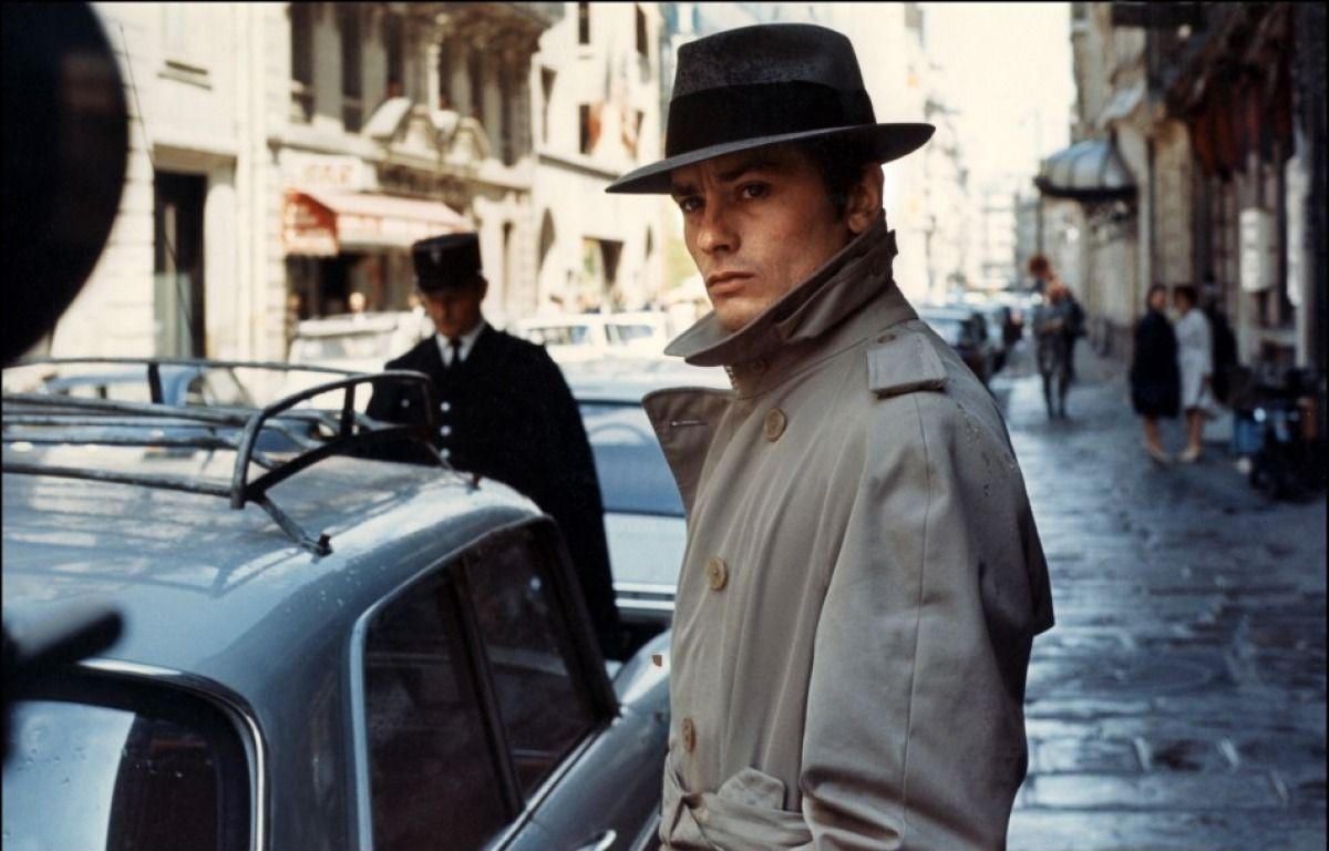 1200x768 Alain Delon as Jef Costello, a hitman, in Le Samourai (1967). Hombres, Cine, Cine clasico
