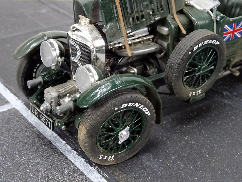 1024x768 1:24 Bentley 4½ Litre Blower (Heller kit) with display b