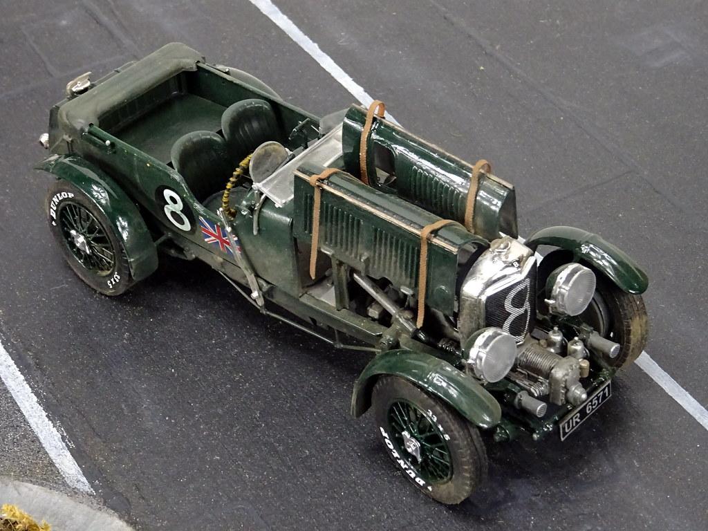 1024x768 1:24 Bentley 4½ Litre Blower (Heller kit) with display b