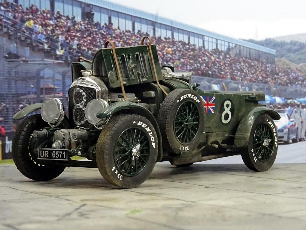 1024x768 1:24 Bentley 4½ Litre Blower (Heller kit) with display b