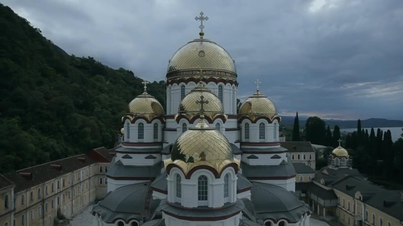 1366x768 image from another world. Orthodox in the District