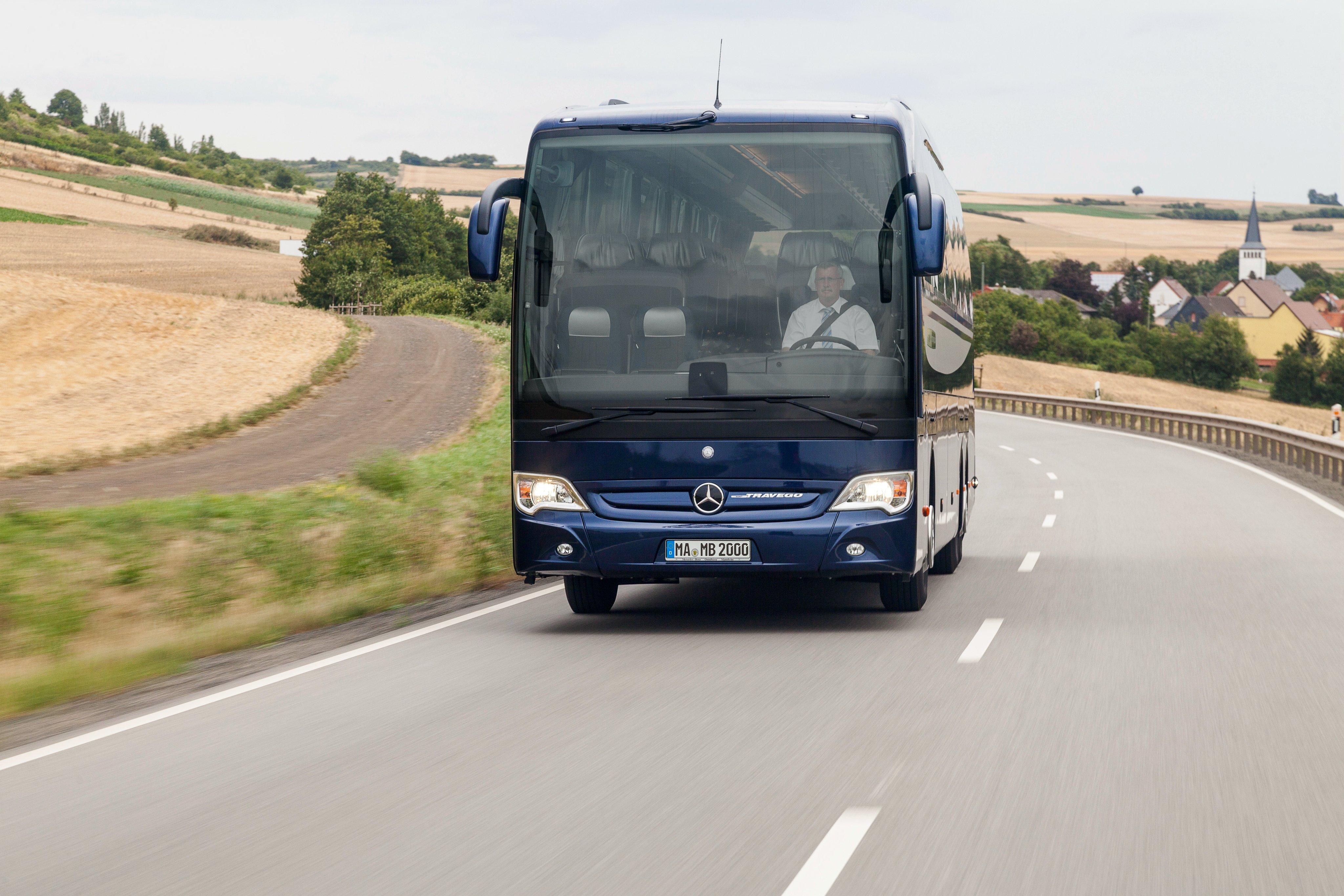 4096x2731 Mercedes Benz Travego M O580 bus semi tractor transport wallpaperx2731
