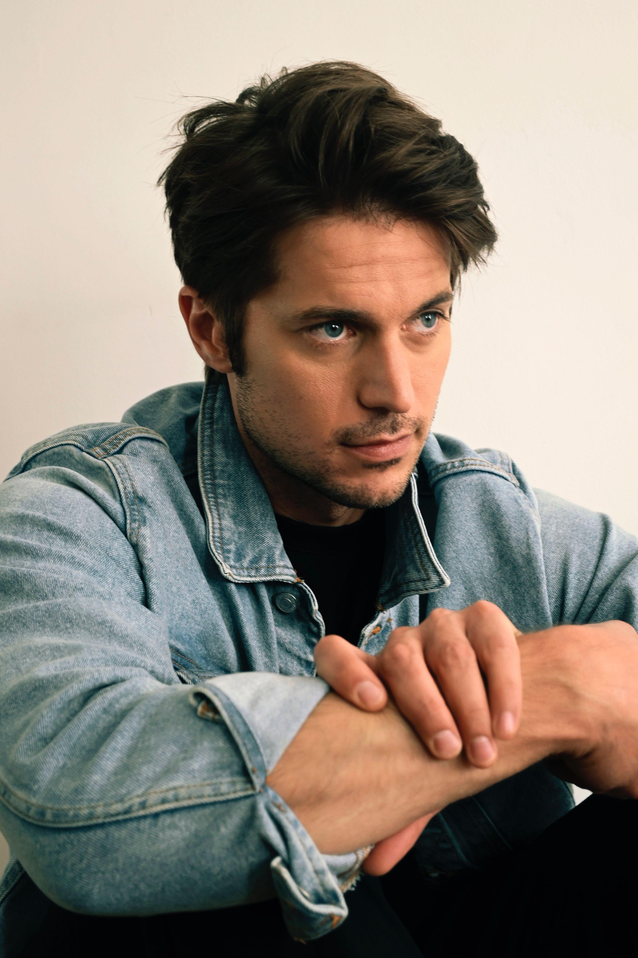 2624x3936 Profile Of Lucas Bravo With Agency, Contact, CV, Showreel, Photo On E TALENTA, The Online Casting Platform. Emily In Paris, Actors, Lucas