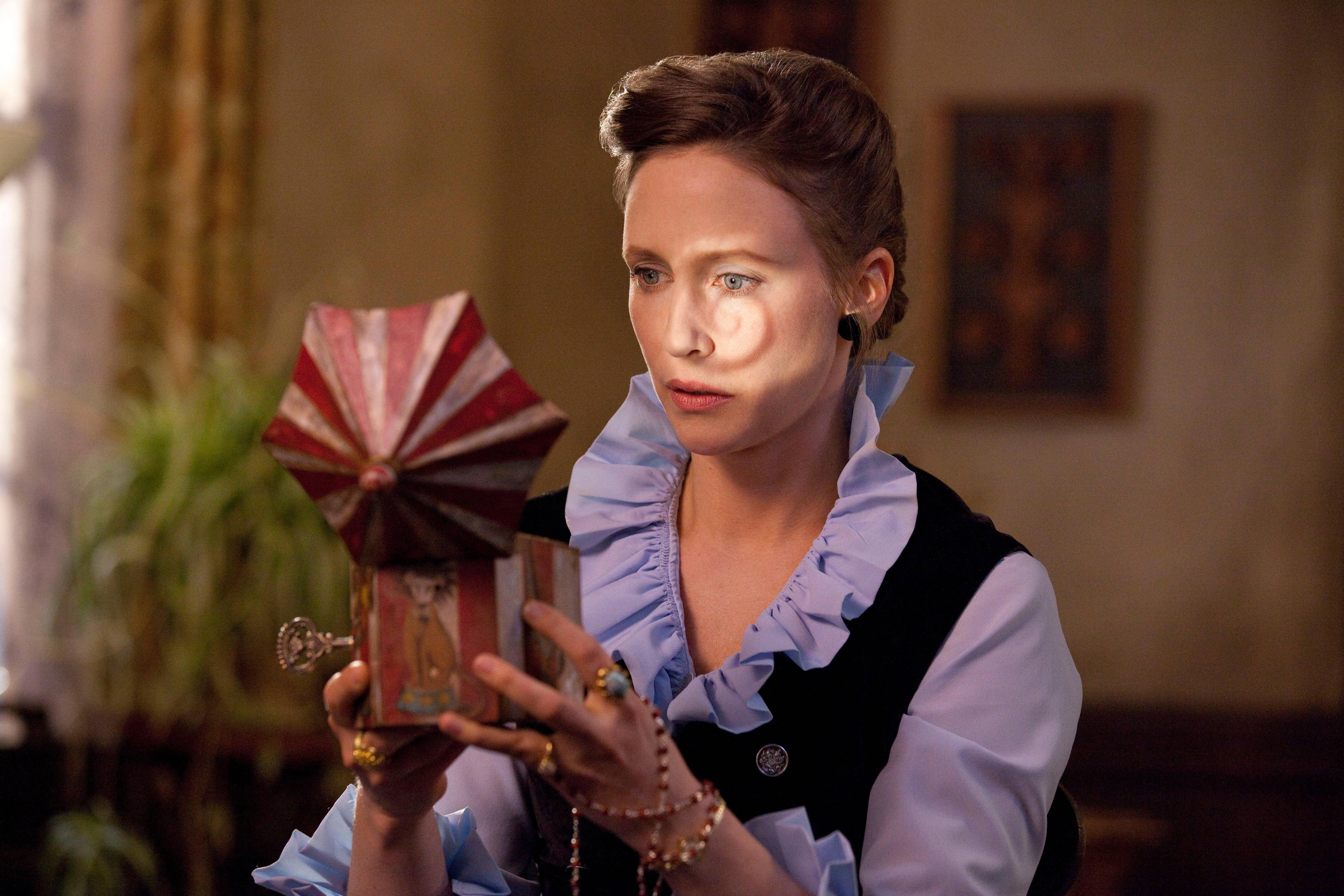 5616x3744 Download The Conjuring Music Box With Lorraine Wallpaper