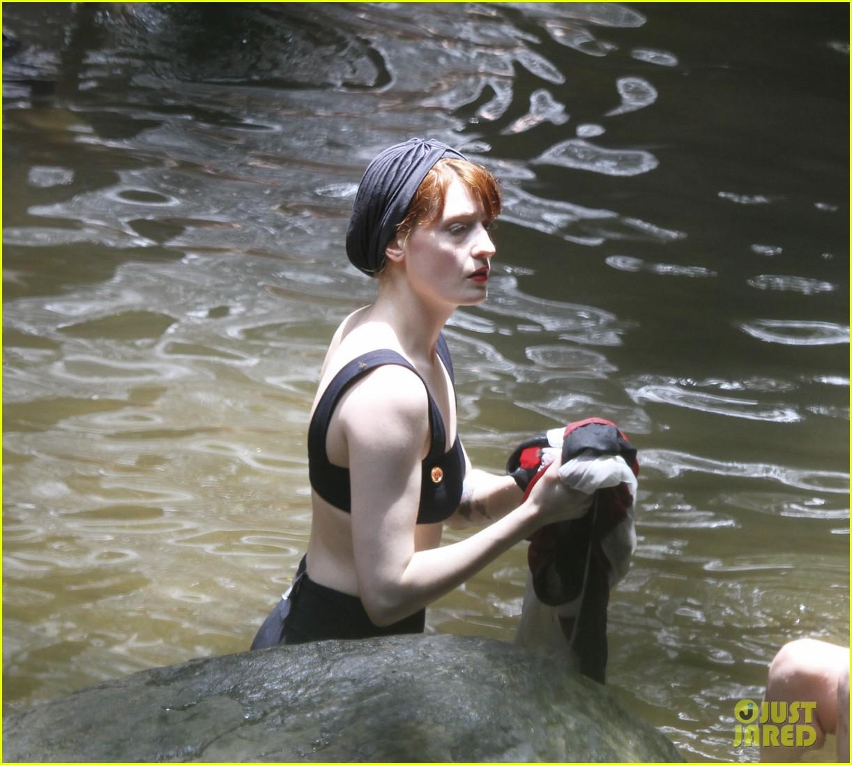 1222x1097 Florence Welch: Bikini Babe in Brazil!: Photo 2619040. Bikini, Florence Welch Picture