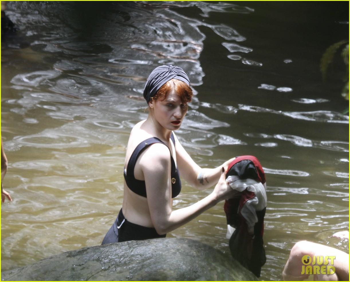 1222x985 Florence Welch: Bikini Babe in Brazil!: Photo 2619047. Bikini, Florence Welch Picture