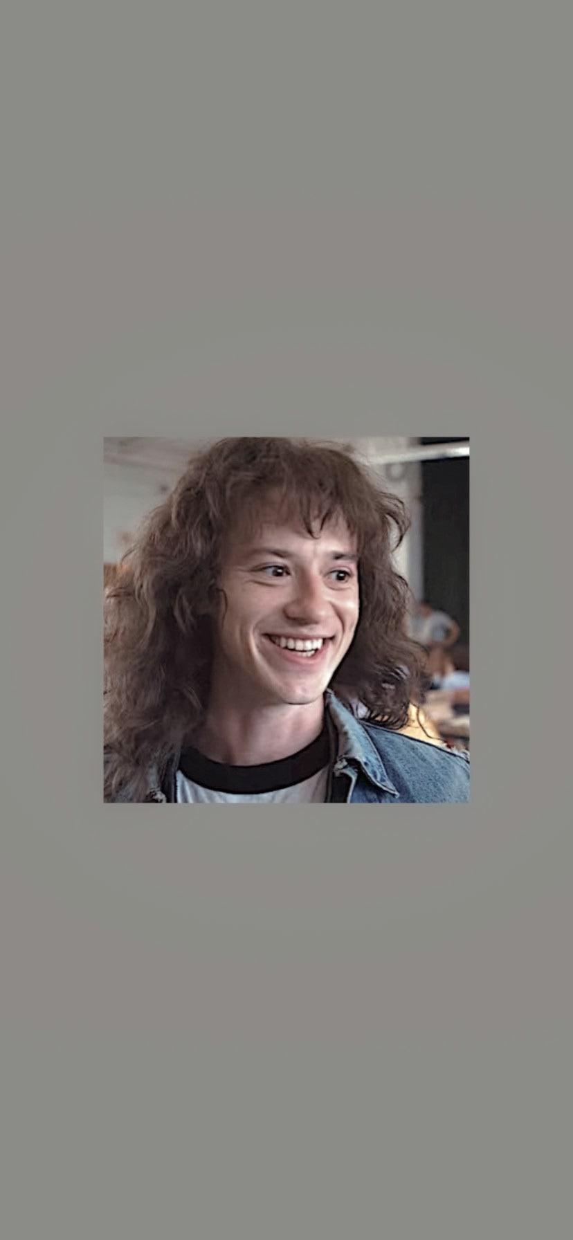 828x1792 joseph quinn Wallpaper