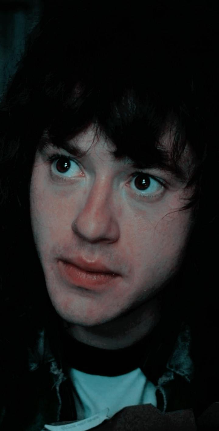 720x1418 joseph quinn Wallpaper