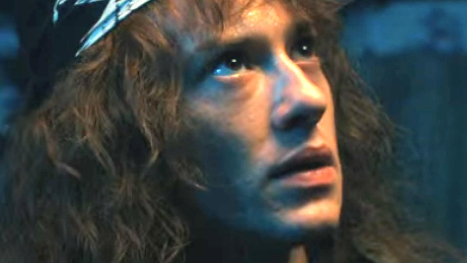 1600x900 Stranger Things 4's Joseph Quinn Just Claimed The Most Metal Perk Of Fame
