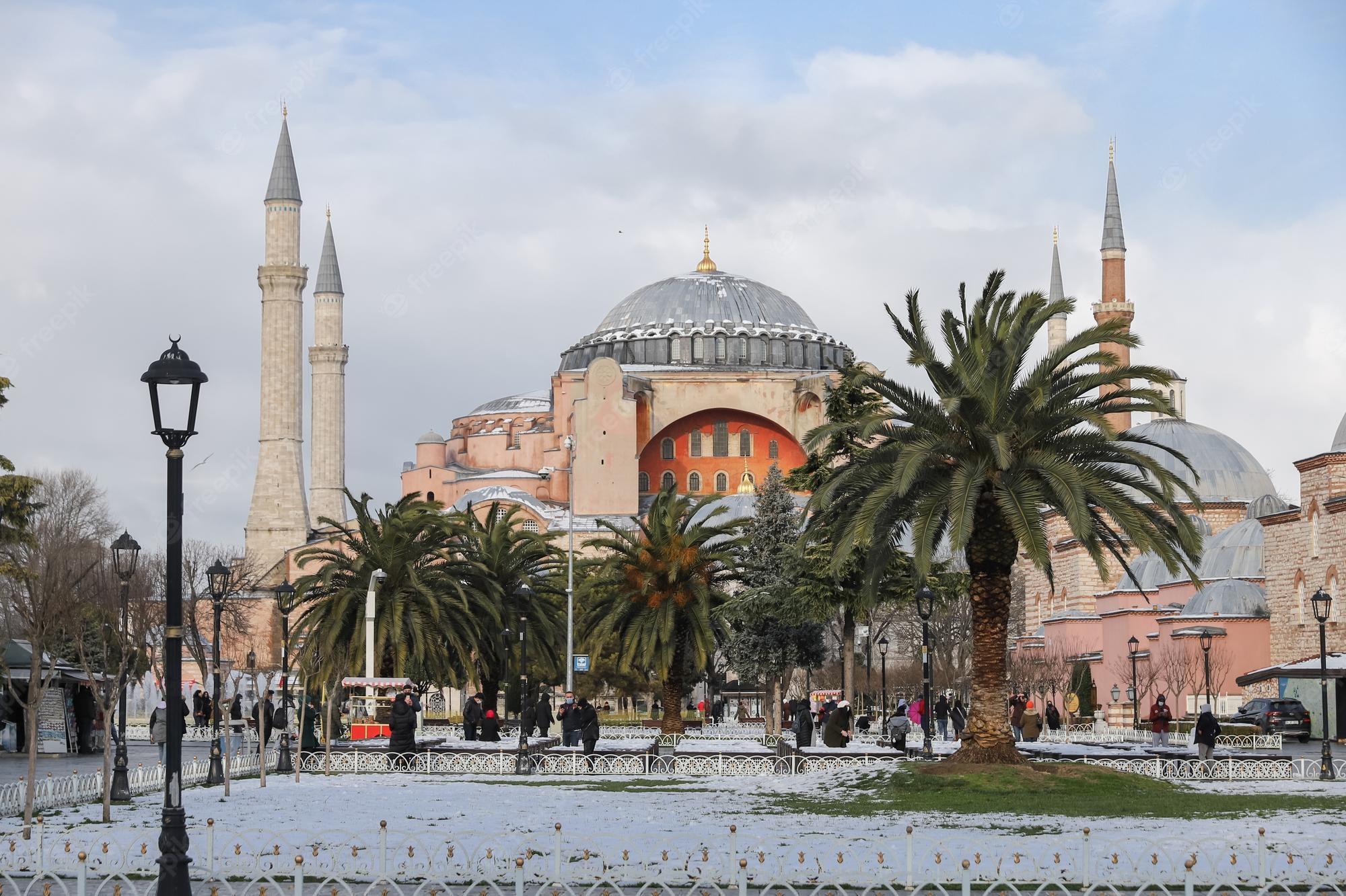 2000x1333 Premium Photo. Hagia sophia in sultanahmet istanbul turkey
