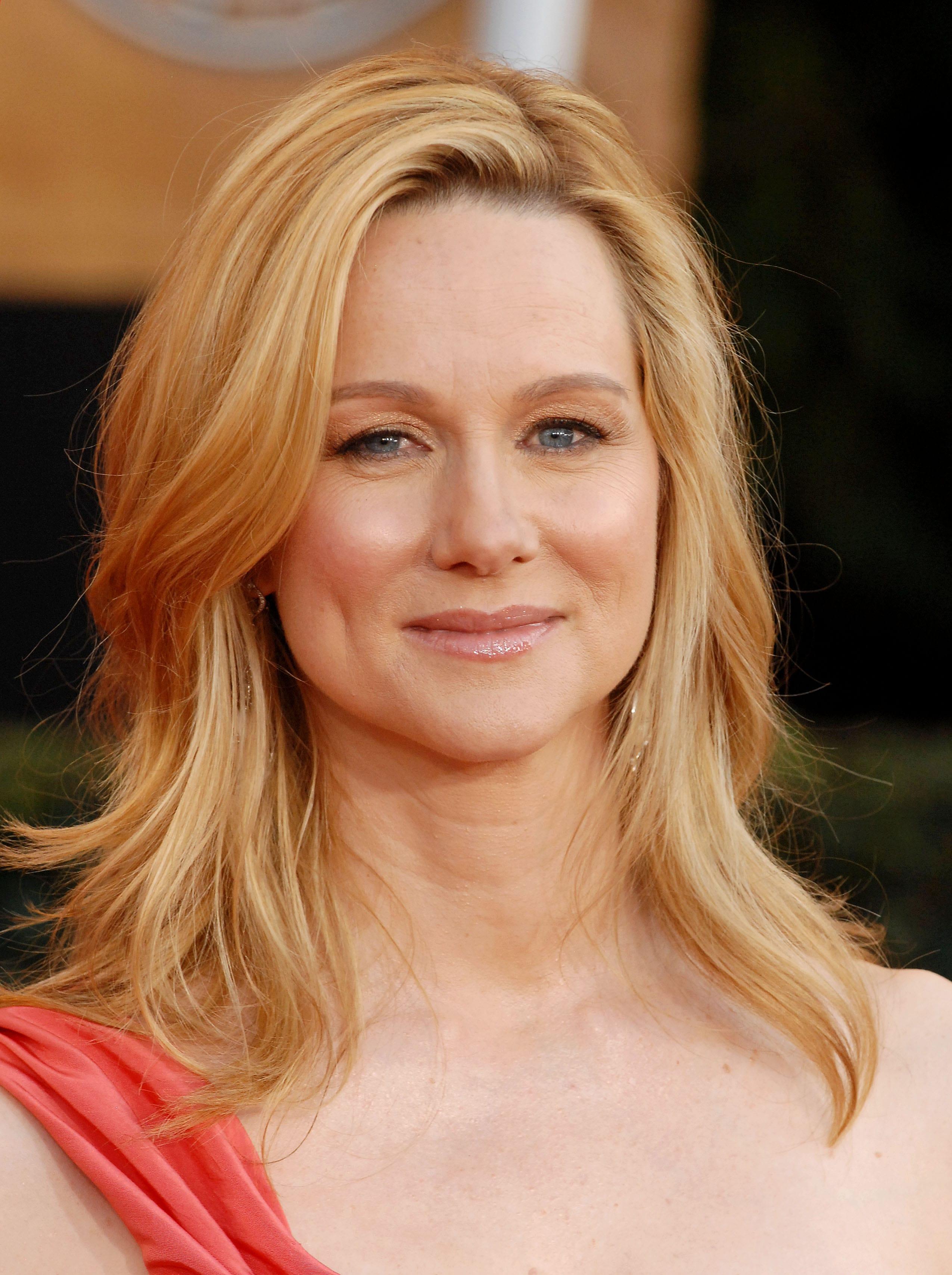 2550x3415 Laura Linney Wallpaper
