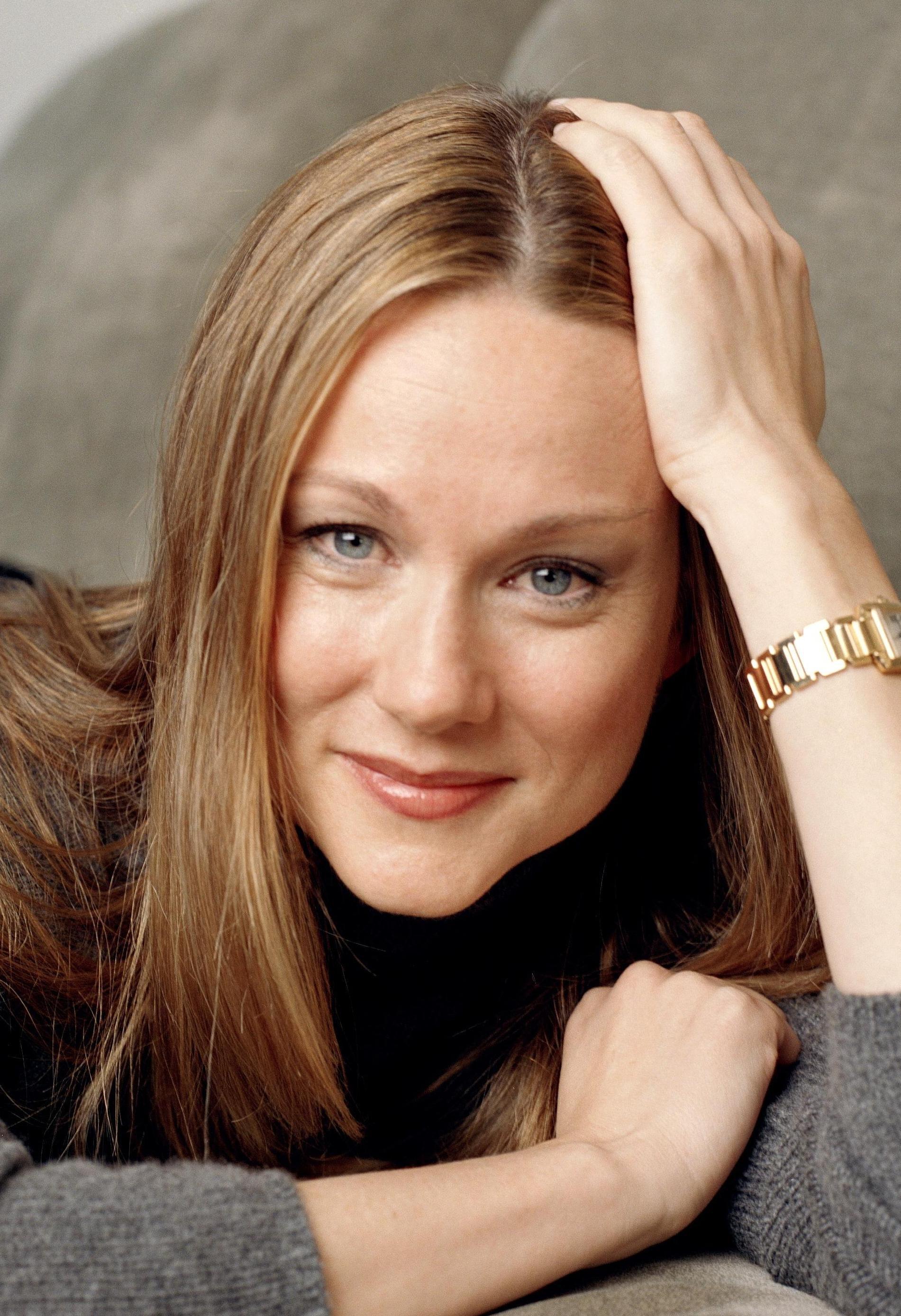 1901x2777 Happy Birthday, Laura Linney! Born 5 February 1964 in New York. Laura linney, Beautiful smile, Celebrity wallpaper
