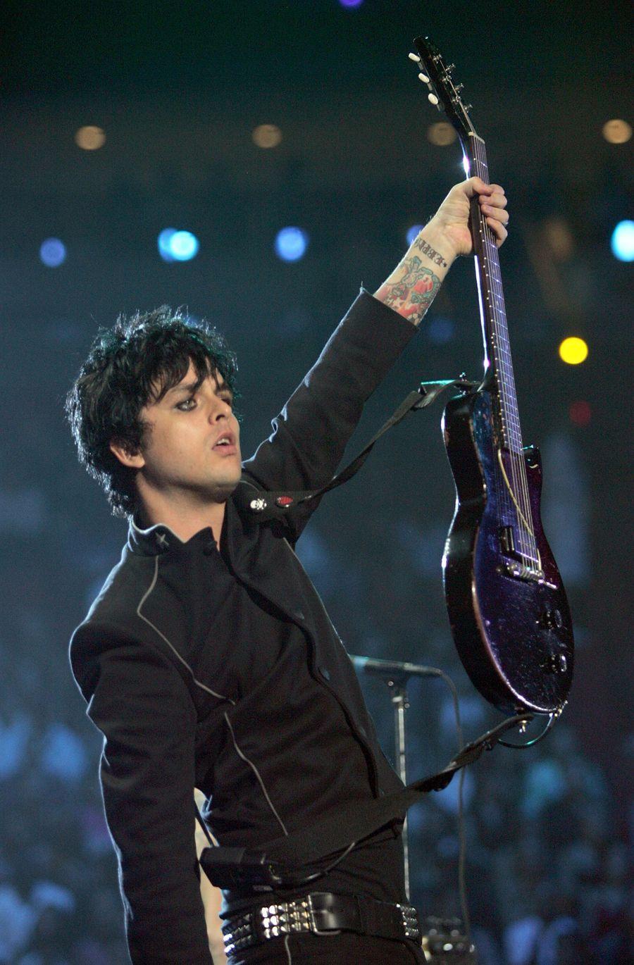 900x1370 Billie Joe Armstrong Wallpaper