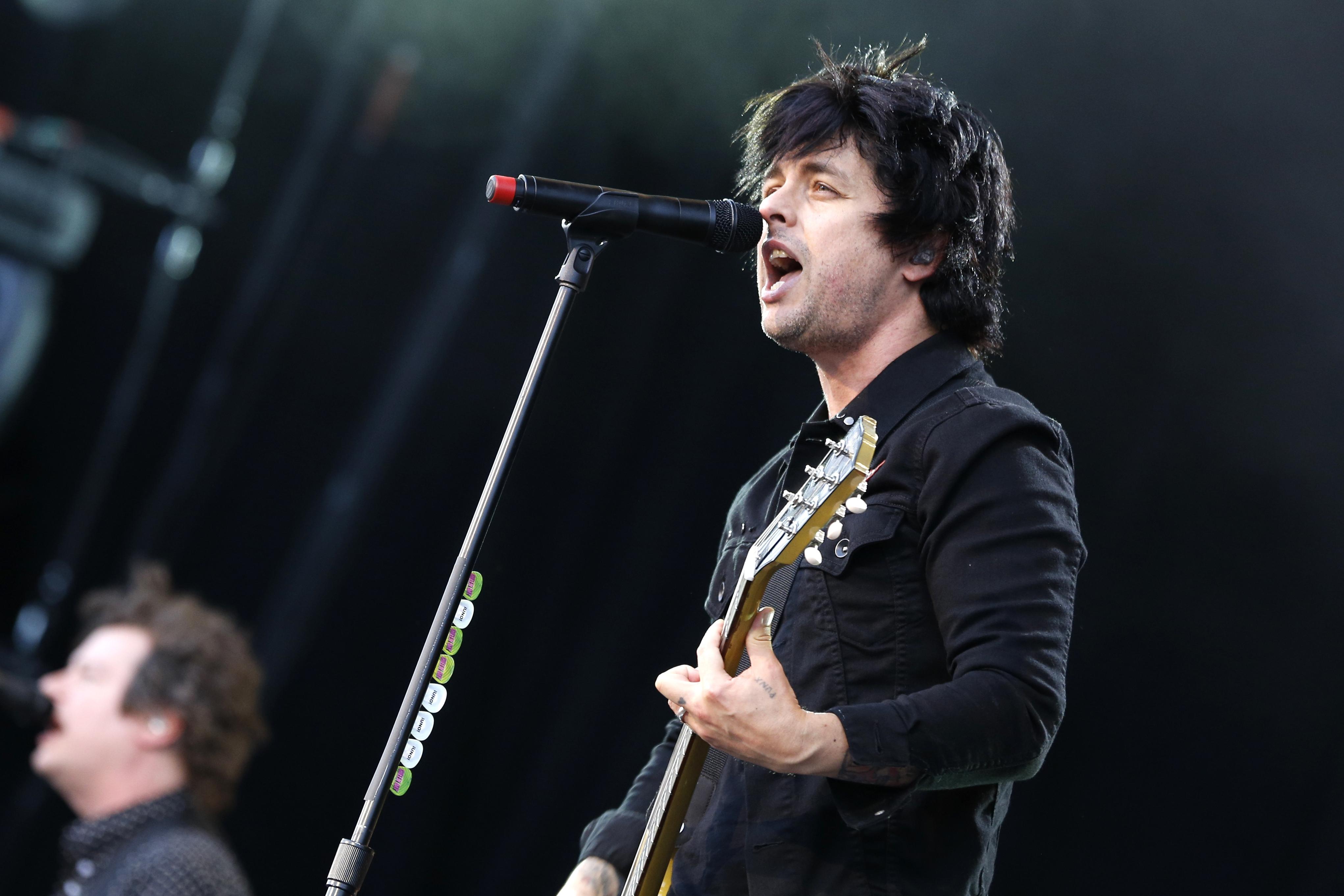 4084x2723 billie joe armstrong wallpaper, performance, microphone, music artist, performing arts, singing