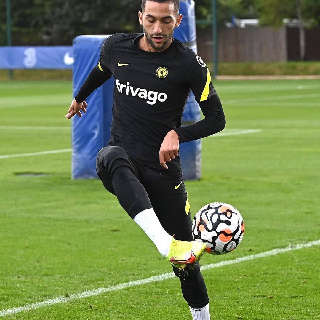 1080x1080 Jus T Ice - #Chelsea players dey train ahead of our clash against #AstonVilla this weekend. Romelu #Lukaku don show. Xavier #Mbuyamba bin mark #Ziyech from scoring
