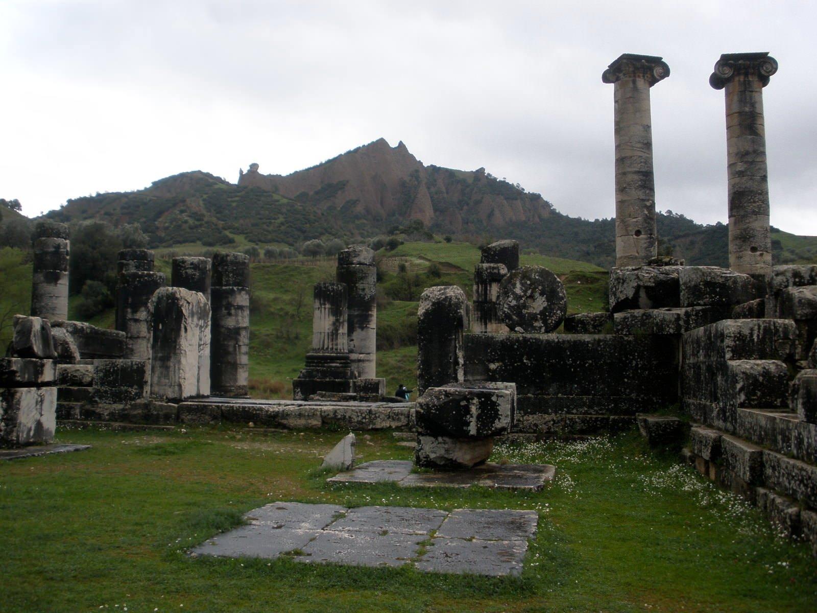 1600x1200 Temple of Artemis at Sardis (Illustration) History Encyclopedia