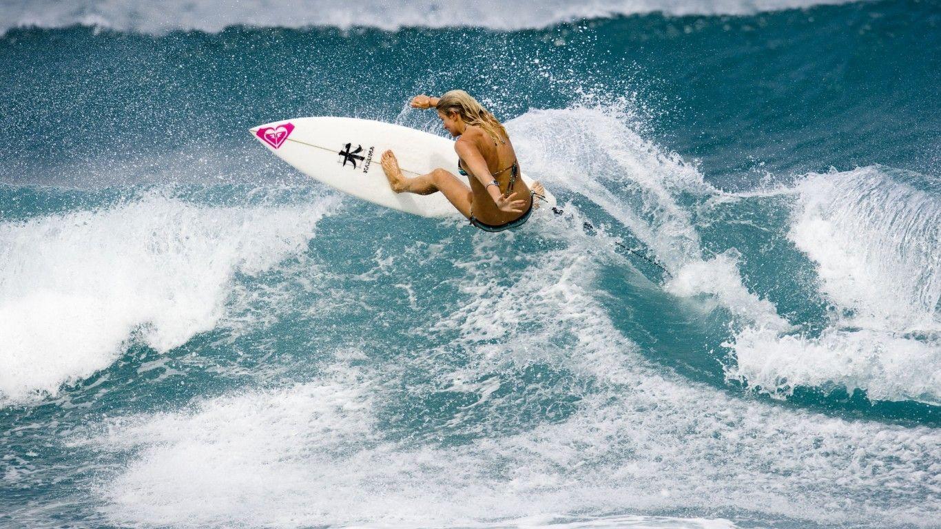 1366x768 Women Surfers Wallpaper