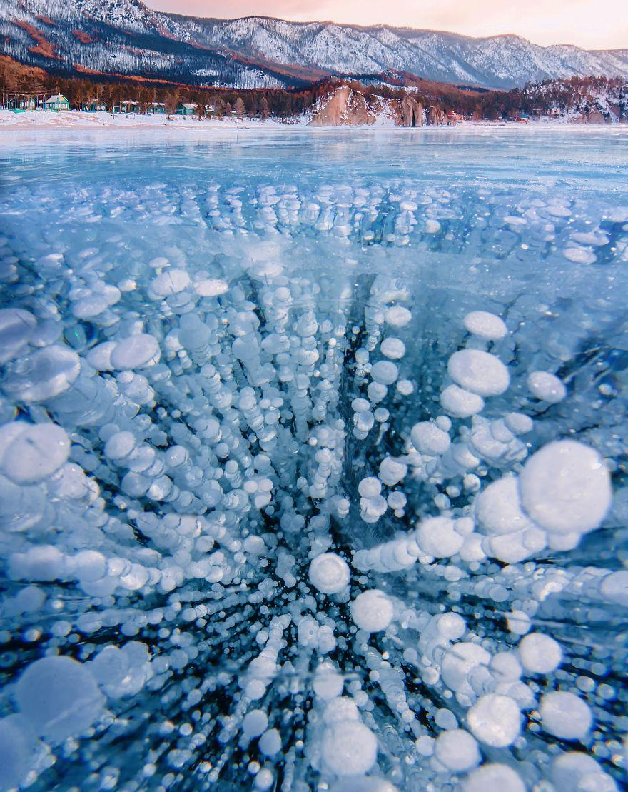 880x1109 Frozen Methane Bubbles and 10 More Stunning Photo of Lake Baikal in Russia