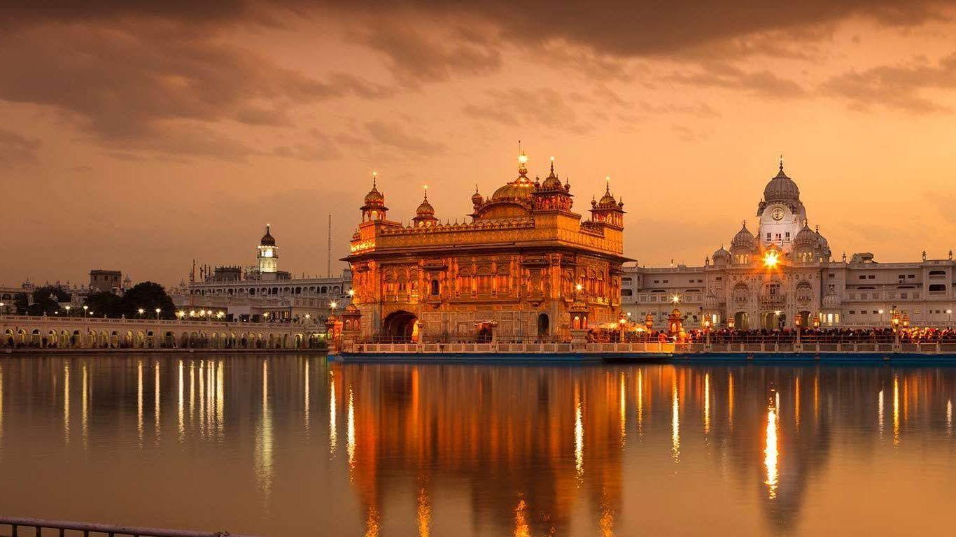 1366x768 Golden Temple Wallpaper