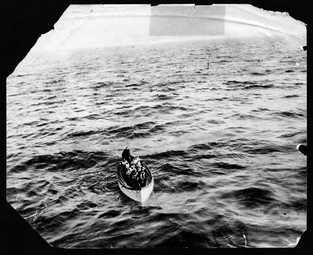 1200x981 Historic image from the Titanic sinking