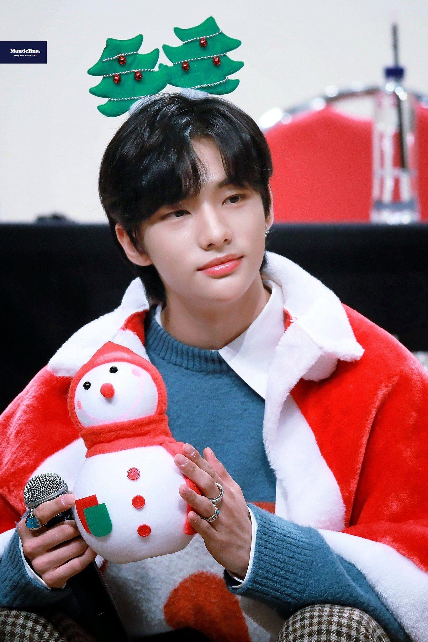 1365x2048 Straykids #스트레이키즈. Kids christmas, Kpop christmas icons stray kids, Kids icon