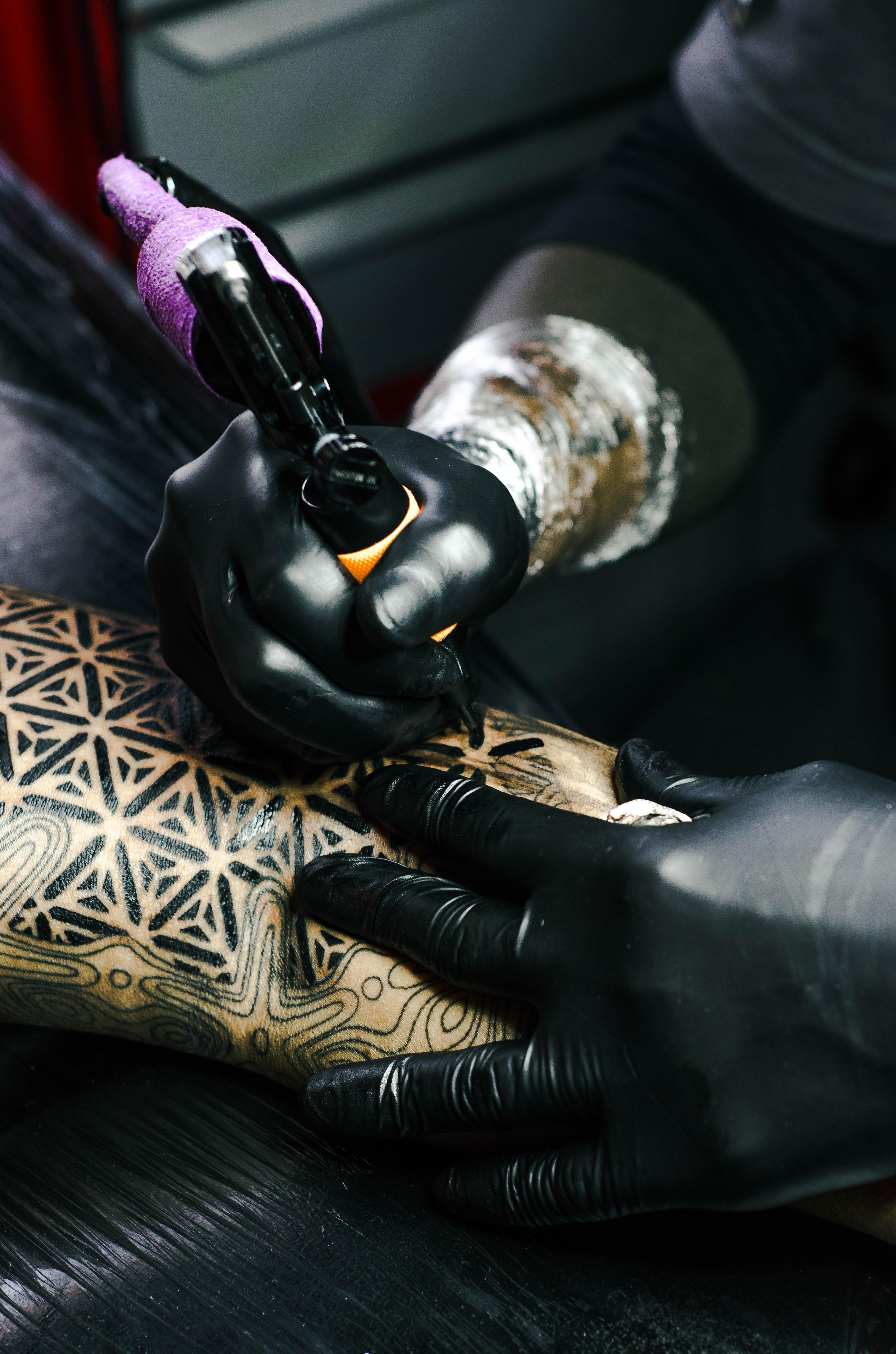 3264x4928 Tattoo Artist Photo, Download Free Tattoo Artist & HD Image