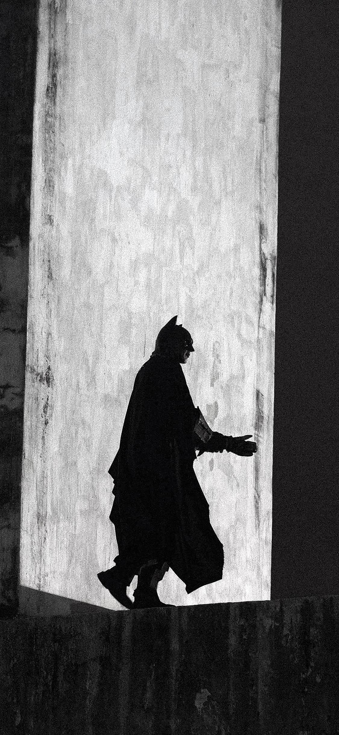 1125x2436 iPhoneXpapers street art dark hero