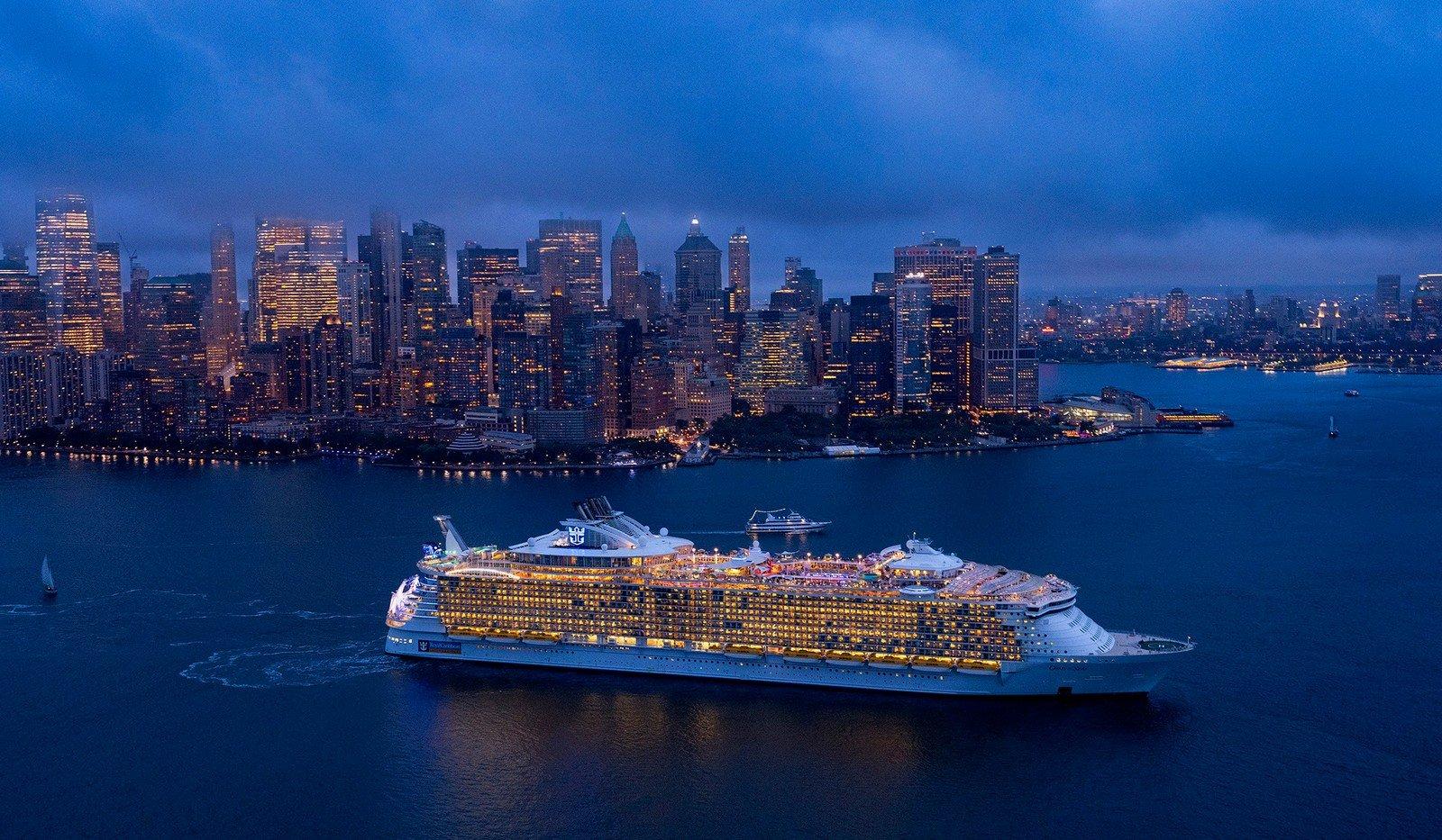 1600x933 Photos: Oasis of the Seas departs New York Harbor for first time. Royal Caribbean Blog
