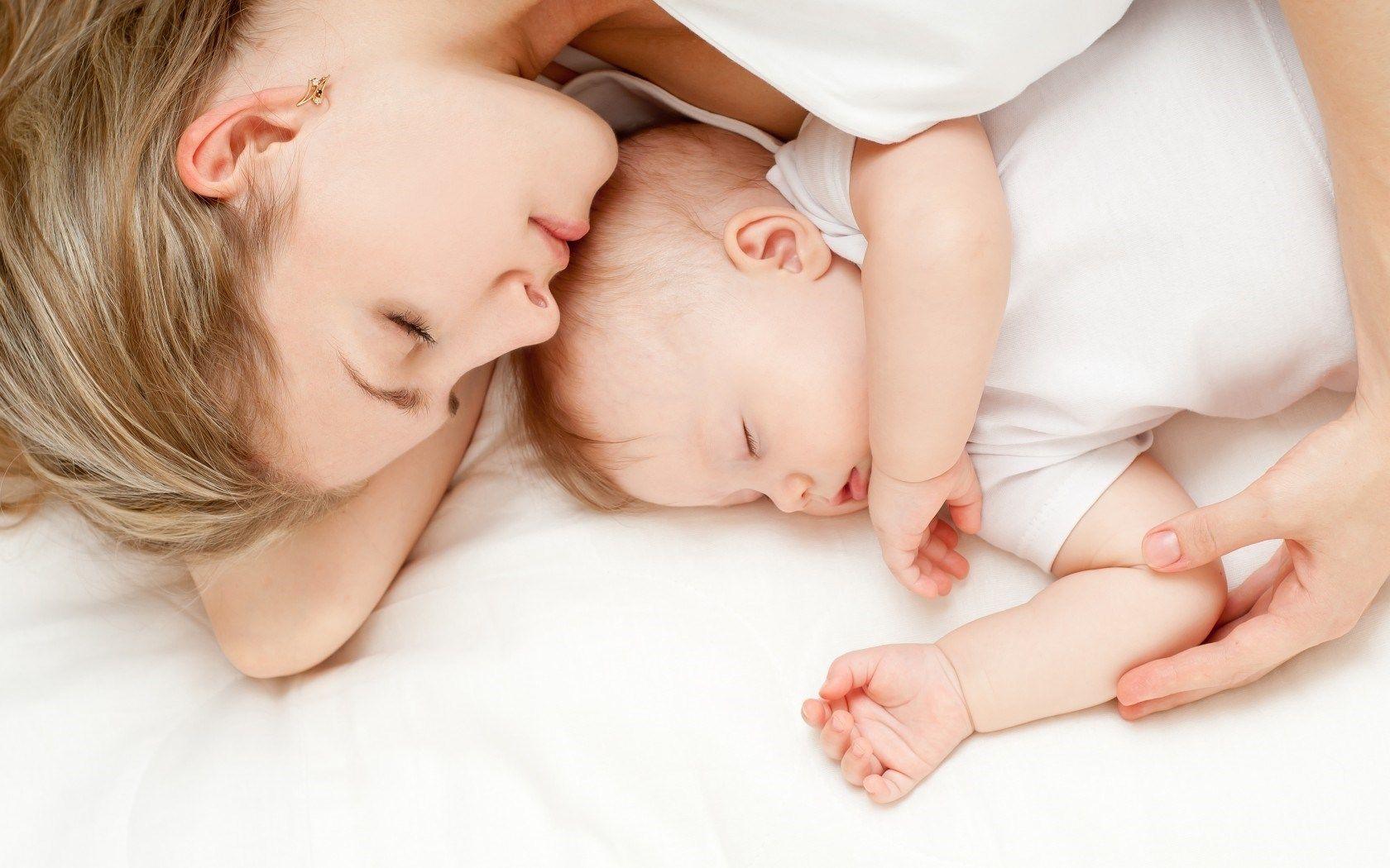 1680x1050 Mom And Baby Wallpaper