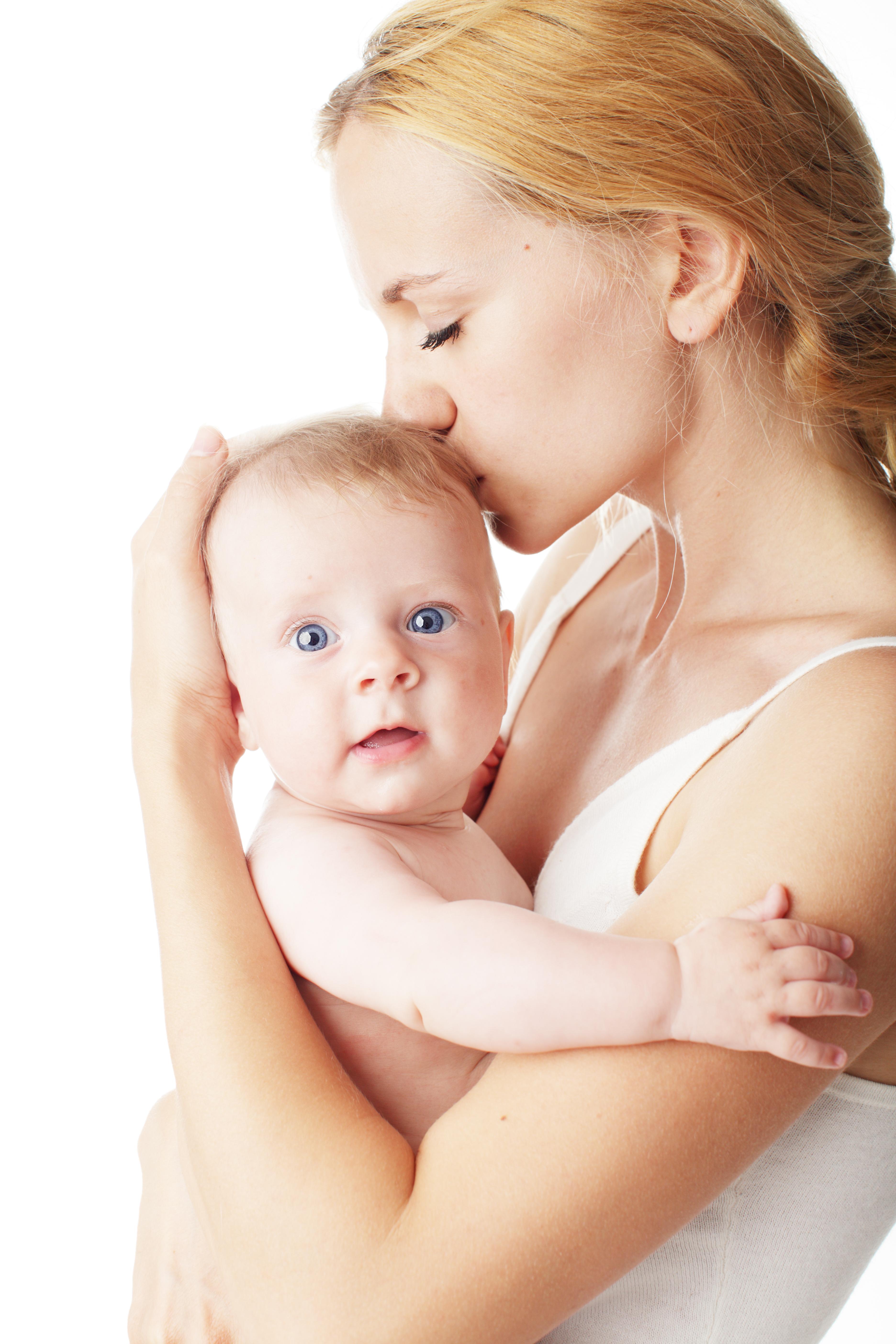 3744x5616 Mom And Baby Wallpaper