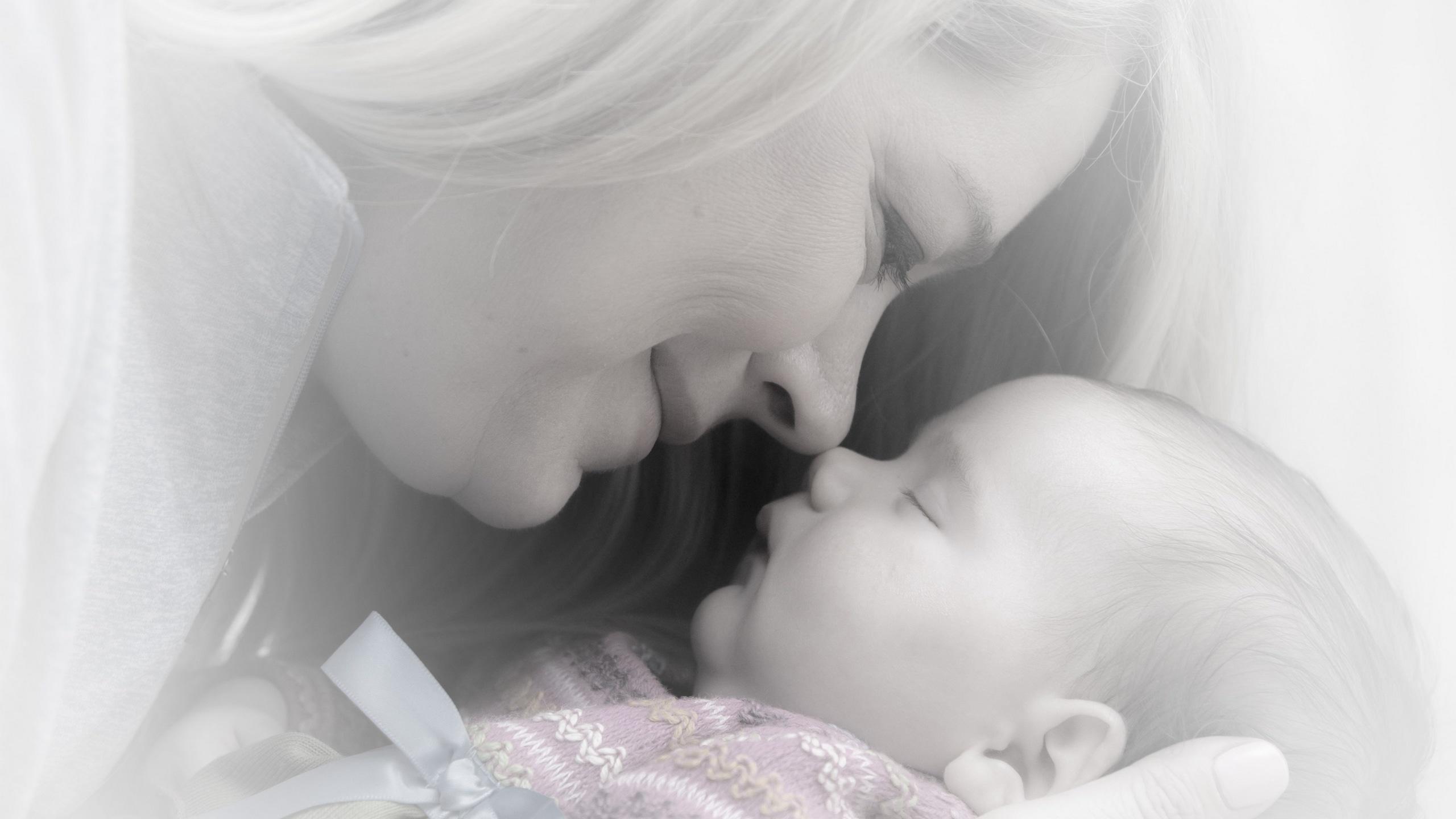 2560x1440 Wallpaper / newborn baby mother adorable sweet portrait 4k wallpaper free download
